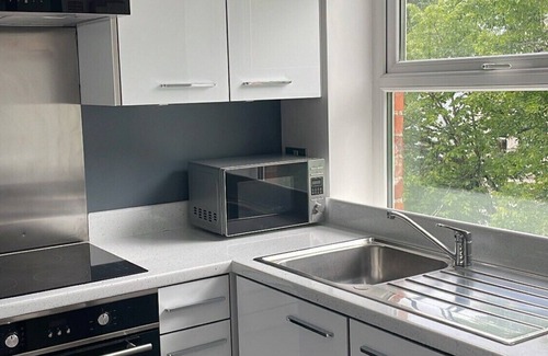 Queens Quarter Apartment | Cozy Retreat in Central Location with Top Amenities
