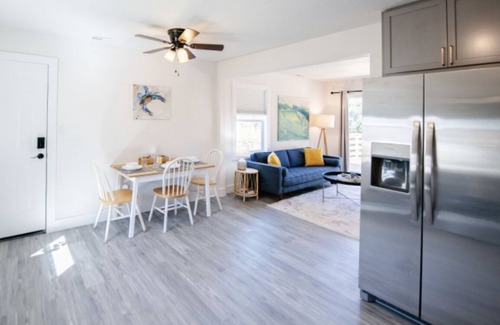 Colington Cottage | Ideal Beach Retreat with Pet-Friendly Amenities & 10/10 Rating