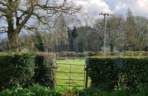 Saxmundham Cottage | Cozy Cottage Near Suffolk Coast with Pool & Ocean View