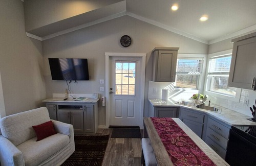 Chelsea Apartment | Tranquil Cottage at Redbud Tiny Home Resort