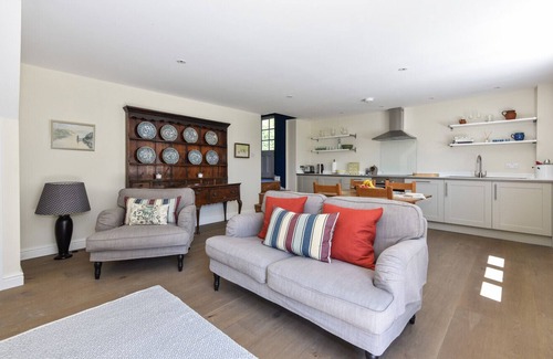 Brokenborough Cottage | Peaceful Cottage Retreat in Cotswolds - Guest Rated 9.8