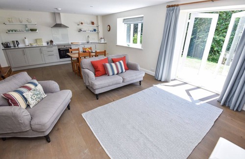 Brokenborough Cottage | Peaceful Cottage Retreat in Cotswolds - Guest Rated 9.8