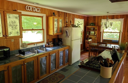 Crossville Cabin | Idyllic Cottage at The Head Of The Sequatchie Valley