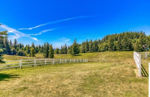 Boring House | Relaxing Country Getaway with Family-Friendly Amenities