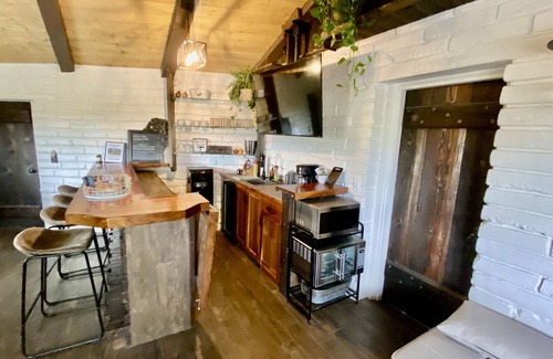 Kit Carson House | Serene Country Haven with Breathtaking Views and Spa Access