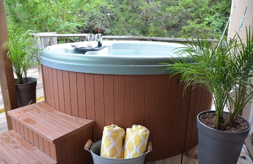 Wimberley Cabin | Romantic Cabin Escape with Private Pool & Hot Tub