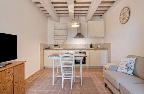 Mombaroccio Apartment | Top-Rated Belvilla by OYO Rosa with Pool and Breakfast
