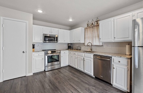 Duncanville House | Inviting 3 Bedroom Home in Duncanville with Lake View