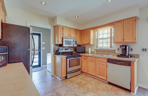 Delmar House | Relaxing Delmar Retreat with Spa & Family Amenities