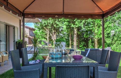 Tavullia Apartment | Inviting Villa Apartment in Tavullia with Jacuzzi Escape