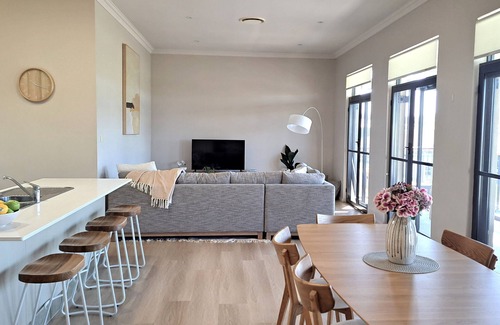 Hillvue House | Guest Rated 10/10 at The Heights Retreat with Spa & Hot Tub