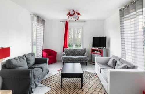 Englesqueville-la-Percee House | Peaceful Holiday Home with Garden - Rated 9.5/10