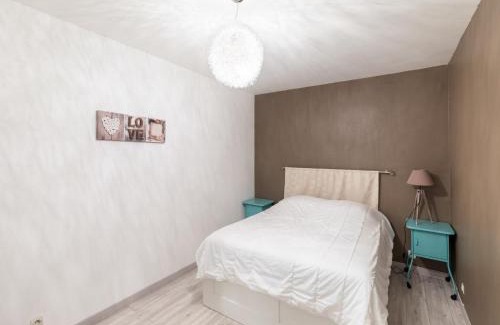 Englesqueville-la-Percee House | Peaceful Holiday Home with Garden - Rated 9.5/10