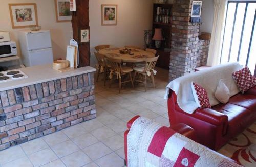 Sainte-Marguerite-d'Elle House | Welcoming Cottage in Sainte-Marguerite-d'Elle with Barbecue