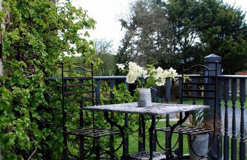 Sainte-Marguerite-d'Elle House | Welcoming Cottage in Sainte-Marguerite-d'Elle with Barbecue