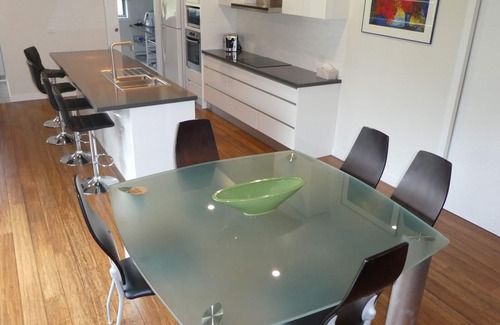 Venus Bay House | Serene Oasis: Pet-Friendly Stay with Ocean Views & Netflix