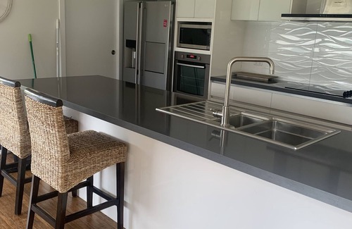 Venus Bay House | Serene Oasis: Pet-Friendly Stay with Ocean Views & Netflix