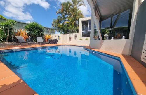 Kawungan House | Tranquil Getaway With Pool, Outdoor Kitchen and Bar