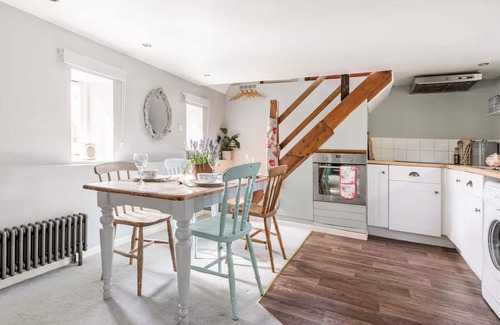 Stelling Minnis House | Idyllic Grade II Listed Barn by Historic Windmill
