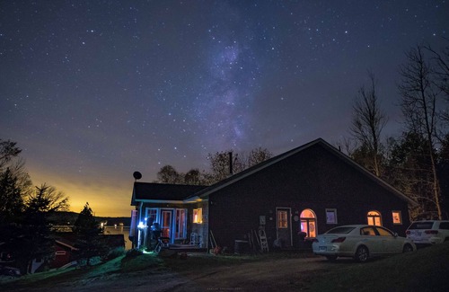 Armour Cottage | Tranquil guest house in charming Katrine on Doe Lake, Ontario Canada