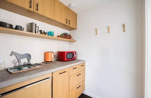 Govalle Apartment | Enjoy a Peaceful Retreat at East Austin Guesthouse