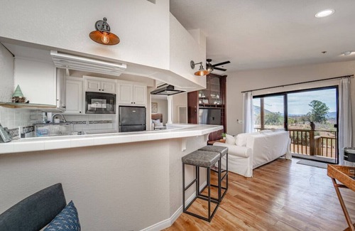 Rainbow CDP Other | Serene Retreat with Scenic Mountain Views and Breakfast