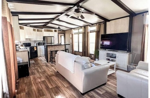 Dripping Springs House | Serene Hill Country Cabin by Pedernales Falls - Family Friendly