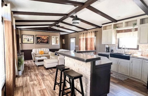 Dripping Springs House | Serene Hill Country Cabin by Pedernales Falls - Family Friendly
