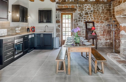 Teillots House | Serene Holiday Home with Private Pool & Pet-Friendly Amenities