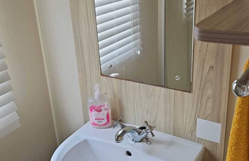 Ingoldmells Cabin | Tranquil Holiday Home Skegness