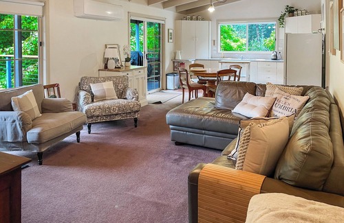 Kevington House | Serene Holiday House in Kevington with Family-Friendly Amenities