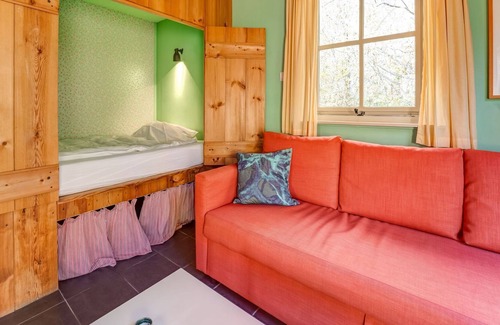 Lage Zwaluwe House | Tranquil Holiday Home in Lage Zwaluwe with Terrace