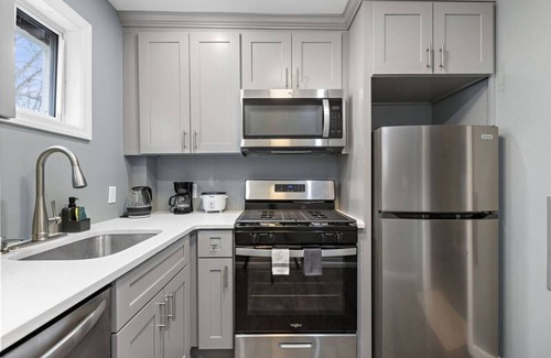 Ampere Apartment | Tranquil Home Away From Home