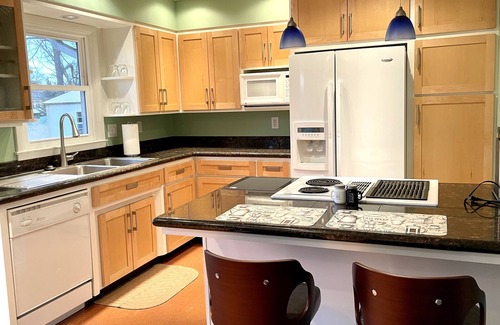 Ames House | Serene Retreat with Spa and Family-Friendly Amenities