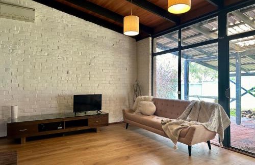 Helena Valley House | Peaceful Retreat in the Hills with City Views & Pet Friendly