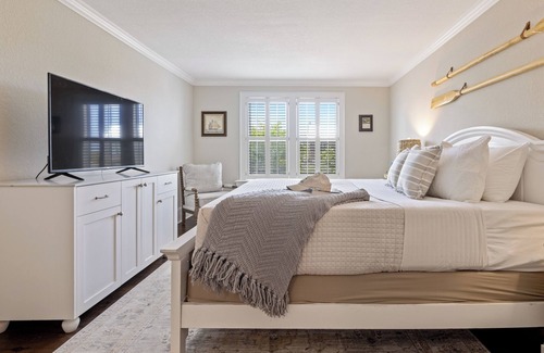 Historic Downtown Manteo Hotel | Serene Getaway at Tranquil House Inn - Rated 9.4/10