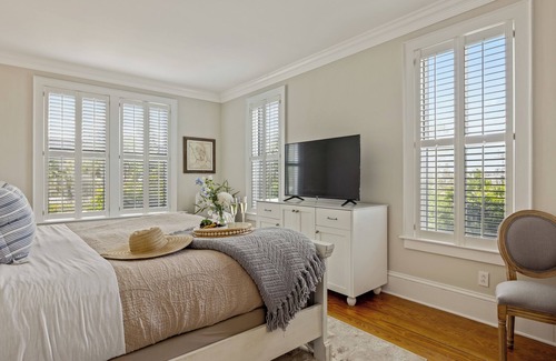 Historic Downtown Manteo Hotel | Serene Getaway at Tranquil House Inn - Rated 9.4/10