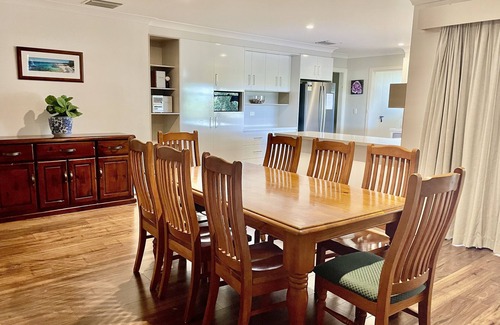 East Tamworth House | Cozy Retreat with Pool, Spa & Amazing Views - Guest Rated 9.8