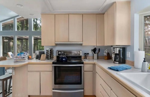 Anderson Island House | Serene Island Retreat on Golf Course with Hot Tub & Pool