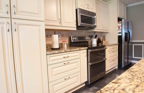 Eatonton House | Peaceful Lake Getaway - Top Rated with Pool & Ocean Views