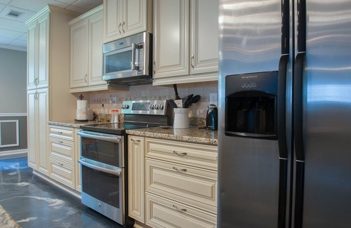 Eatonton House | Peaceful Lake Getaway - Top Rated with Pool & Ocean Views