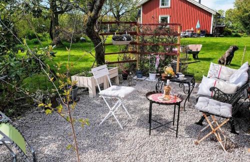 Tostared House | Tranquil Lake View Cottage-By Traum