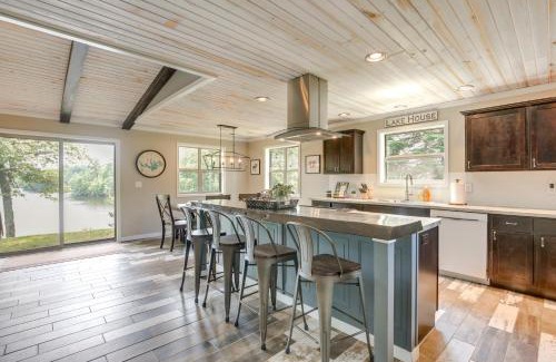 Tomahawk House | Idyllic Lakefront Cabin with Fire Pit & Family-Friendly Patio