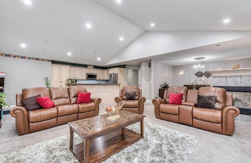 Maple Ridge Villa | Peaceful Retreat with Pet and Child-Friendly Amenities