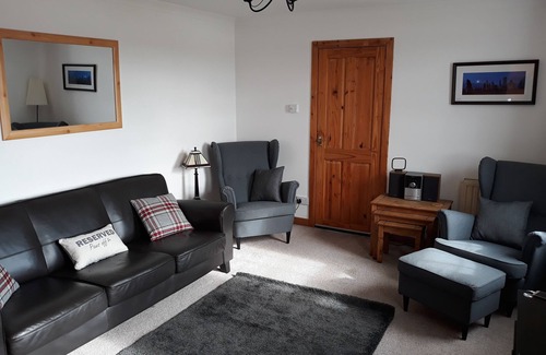 Ardroil Cottage | Tranquil Loch side cottage in the Hebrides
