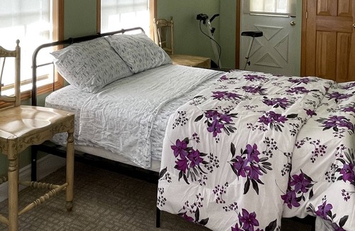 Lindsay Villa | Tranquil Luxury Getaway 10-Acre with Hot Tub/Pool also on Air B&B