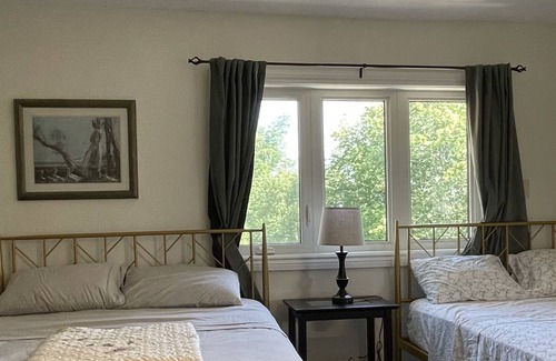 Lindsay Villa | Tranquil Luxury Getaway 10-Acre with Hot Tub/Pool also on Air B&B