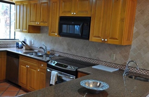 San Jose del Cabo Condo | Elegant Comfort with New Pickleball Courts and Ocean Views