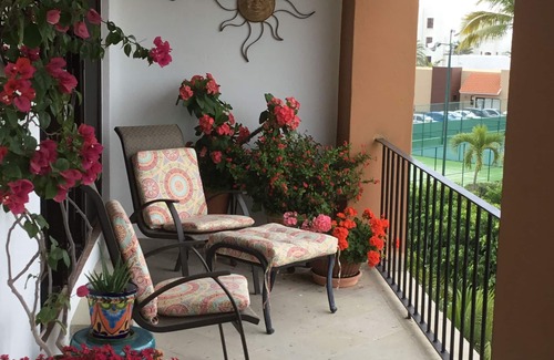 San Jose del Cabo Condo | Elegant Comfort with New Pickleball Courts and Ocean Views