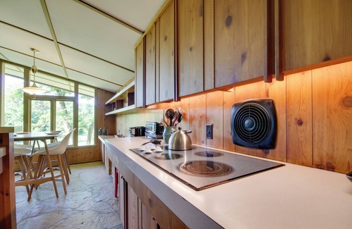 Hardy Cottage | Serene Mid-Century Cottage with Forest View and Spa